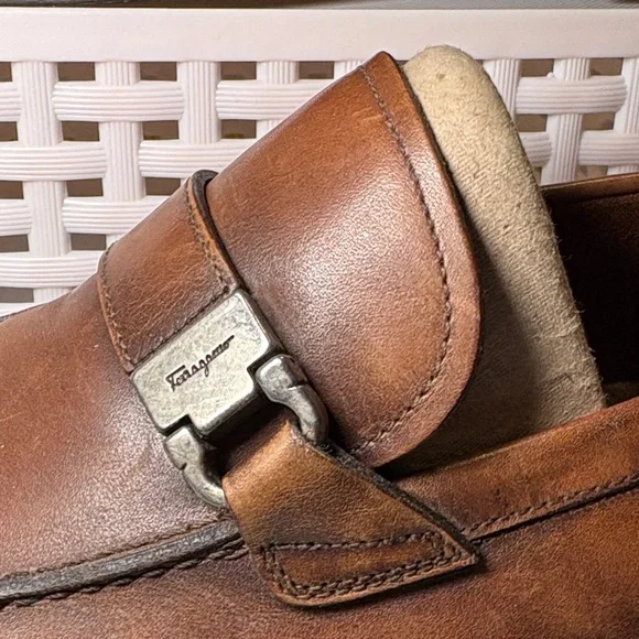 Salvatore Ferragamo 9.5 top buckle Brown Leather Slip-On  display picture 3